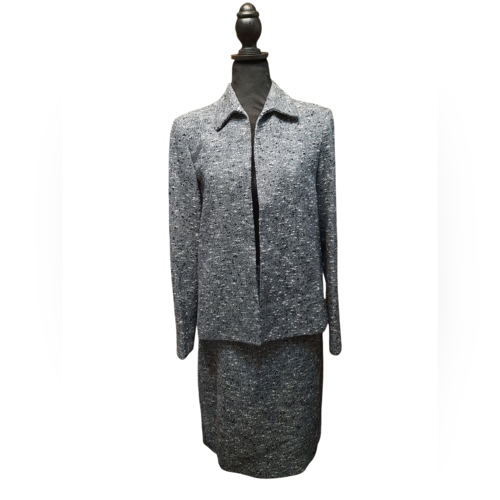 Dana Buchanan size 4 jacket and skirt tweet navy and white